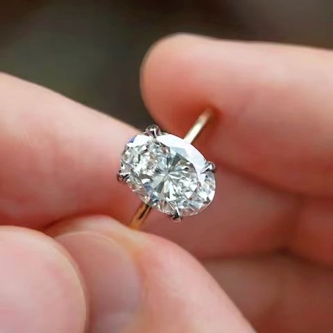 Prong setting diamond ring