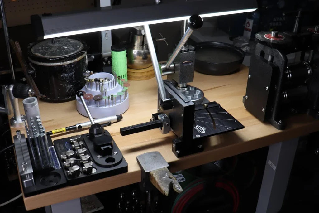 Choosing a Jeweler's Workbench 03: Jeweler's Lighting Solution